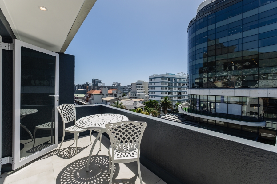 To Let 3 Bedroom Property for Rent in Sea Point Western Cape